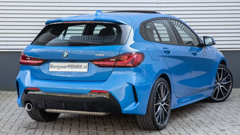 BMW20118i20M20Sport20Misano20Blauw20Metallic20Stof20Trigon20Alcantara20Schwarz20F40202.jpg