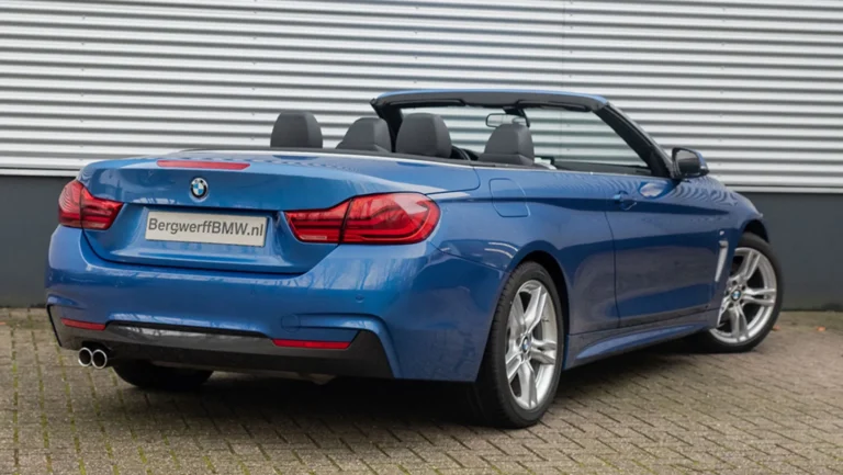 BMW20430i20Cabrio20Estoril20Blue20F3320Leder20Dakota20Schwarz20stiksel20Blau20Schwarz20201920Bergwerff202.jpg