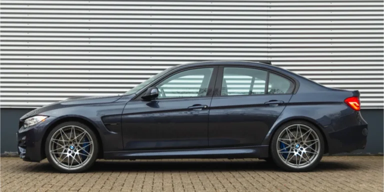 BMW20M3203020Jahre20Edition20BMW20Individual20Macao20Blue20metallic20F80.jpg-1