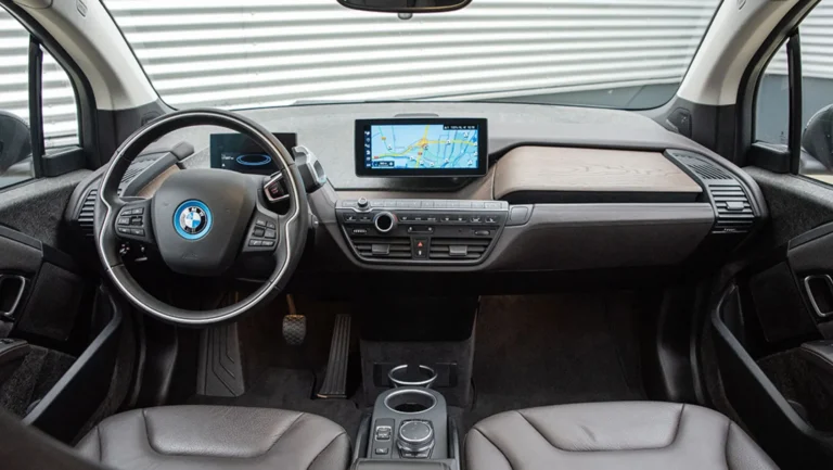 BMW20i320electric20120Ah20roadstyle20Fluid20Black20Stellaric20Dalbergiabraun20201920bergwerff204.jpg