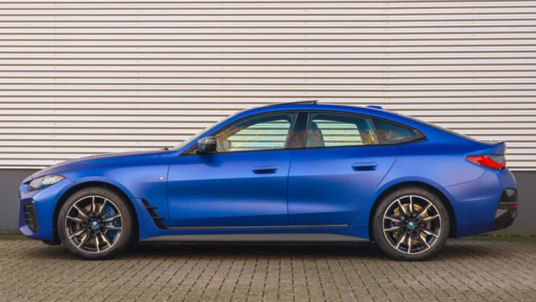 BMW20i420M5020G2620Electric20Individual20Frozen20Portimao20Blauw20metallic20Leder20Vernasca20Schwarz20stiksel20Blau20Schwarz203_0.jpg