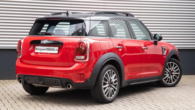 MINI20Countryman20Cooper20S20Knightbridge20Chili20red20MINI20Yours20leer20lounge20Carbon20Black202.jpg