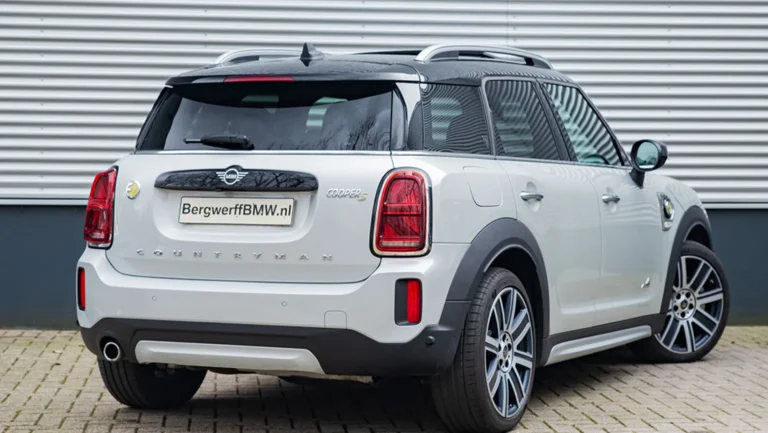 MINI20Countryman20SE20Facelift20F6020White20silver20MINI20Yours20leer20lounge20carbon20Black20ALL420bergwerff202.jpg