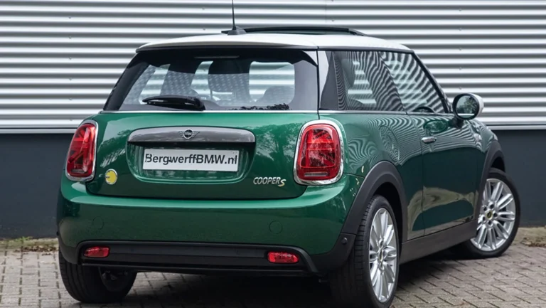 MINI20Electric20Britisch20Racing20Green20Mini20Yours20leder20F5620Hatchback20Bergwerff202.jpg